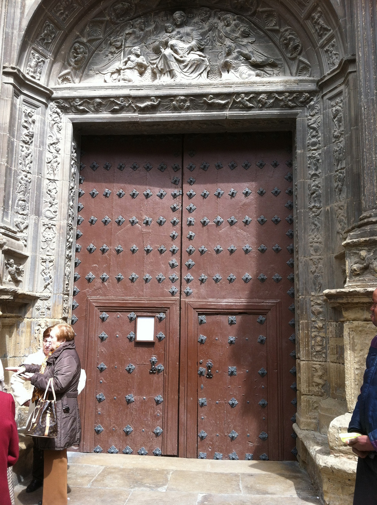 Iglesia de Santa Maria in Viana, doors shut!